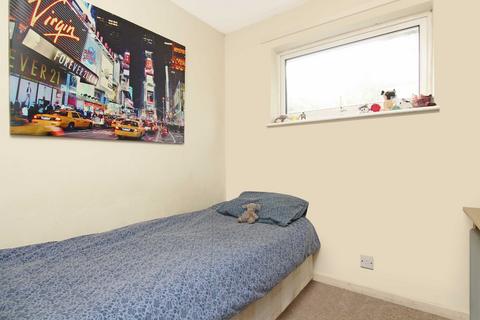 19 Aileen Walk, London, E15 4BB