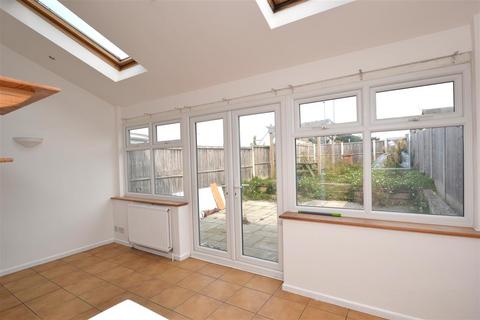 4 Ashurst Drive, Chelmsford, CM1 6TN