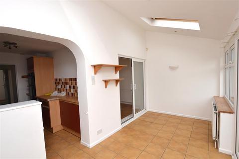 4 Ashurst Drive, Chelmsford, CM1 6TN