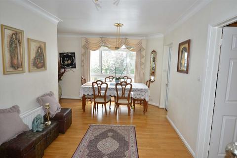 73 Laurel Way, London, N20 8HT