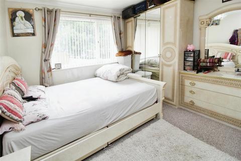 7 Warwick Road, Bradford, BD4 7RA