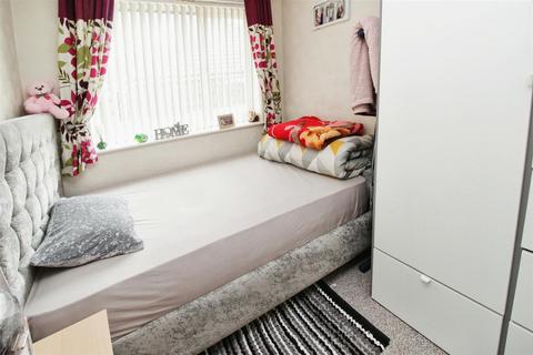 7 Warwick Road, Bradford, BD4 7RA