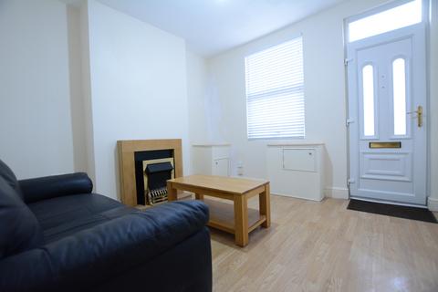 2 bedroom terraced house to rent, Nottingham Road, Basford, NG6