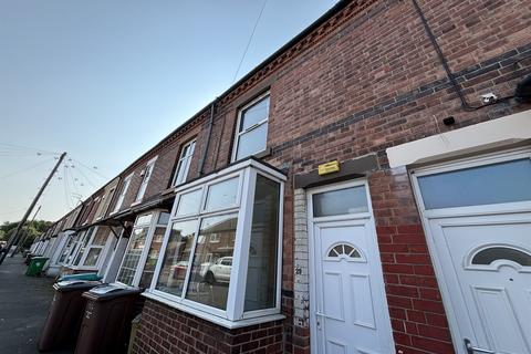 3 bedroom terraced house to rent, Claude Street, NG7