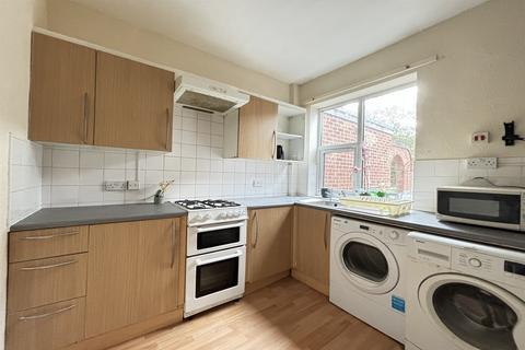 3 bedroom terraced house to rent, Claude Street, NG7