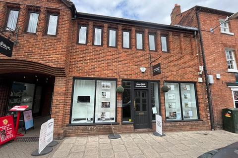 Retail property (high street) to rent, Sheep Street, Stratford-upon-Avon CV37