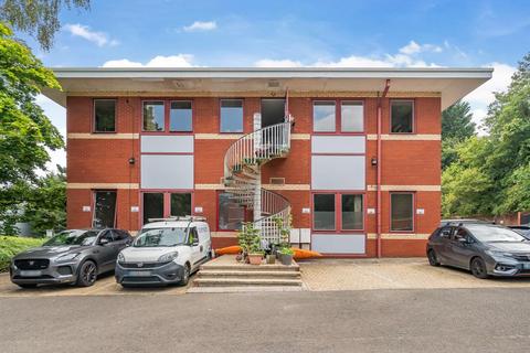 2 bedroom flat for sale, Wooburn Green,  Buckinghamshire,  HP10