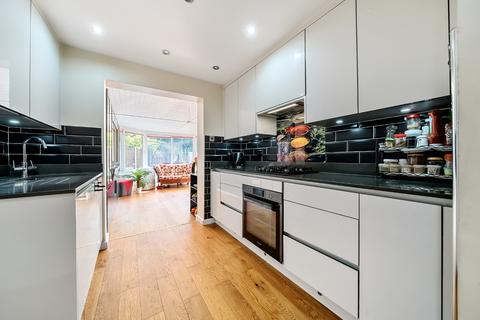 4 bedroom semi-detached house for sale, Avery Hill Road, London, SE9