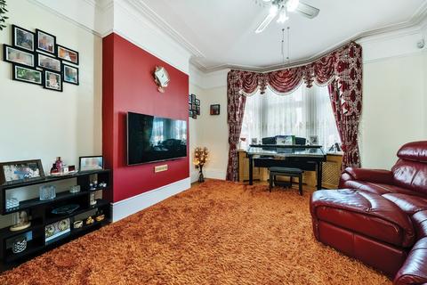 4 bedroom semi-detached house for sale, Avery Hill Road, London, SE9