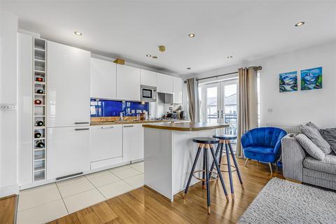 2 bedroom flat for sale, Holford Way, Putney, SW15