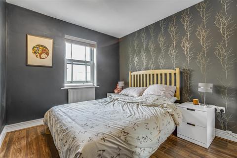 2 bedroom flat for sale, Holford Way, Putney, SW15