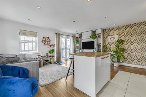 2 bedroom flat for sale, Holford Way, Putney, SW15