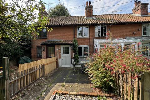 2 bedroom cottage for sale, The Street, Holbrook IP9