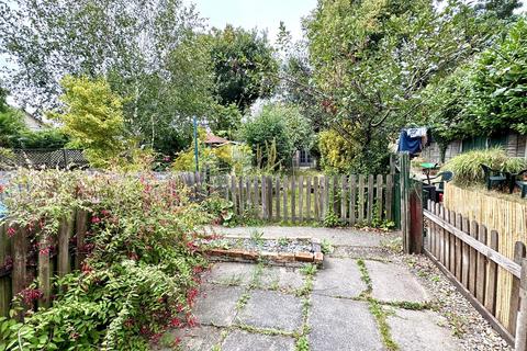 12 East Row, Holbrook, Ipswich, IP9 2PZ