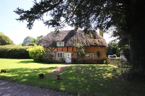 2 bedroom detached house to rent, Upper Street, Breamore