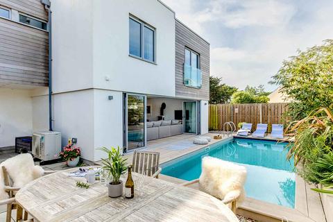 4 bedroom house for sale, 1 Trenoweth, Daymer Bay