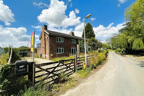 3 bedroom cottage for sale, Skelton, Goole