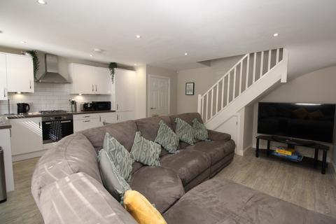 2 bedroom mews to rent, Bowling Green Alley, Poole