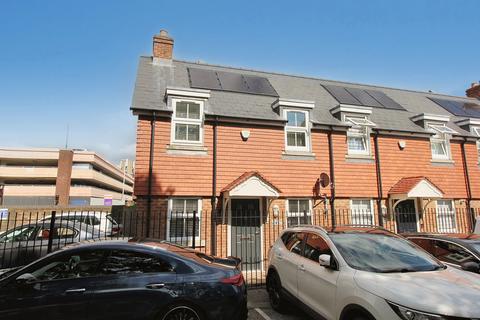 2 bedroom mews to rent, Bowling Green Alley, Poole