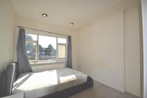 Flat to rent, Drew Gardens, Greenford