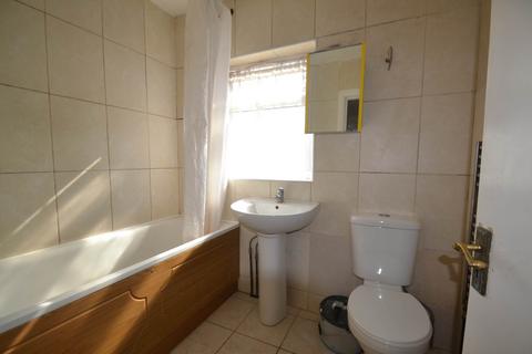 Flat to rent, Drew Gardens, Greenford