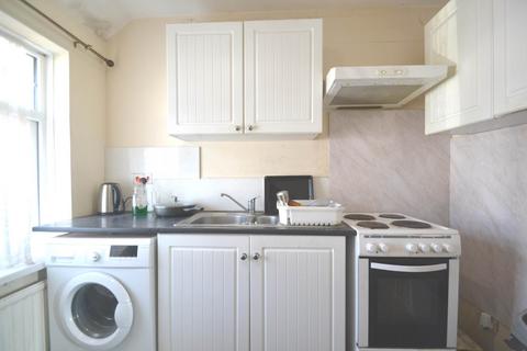 Flat to rent, Drew Gardens, Greenford