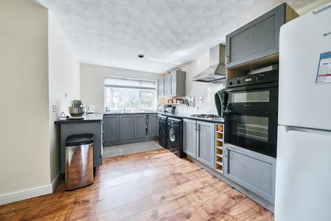16 Beech Grove, Cirencester, GL7 1BB