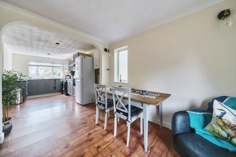 16 Beech Grove, Cirencester, GL7 1BB