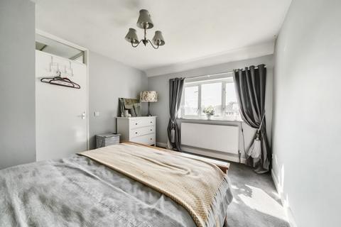 16 Beech Grove, Cirencester, GL7 1BB