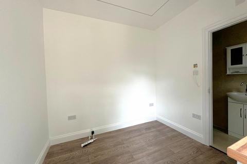 Studio to rent, London, HA9