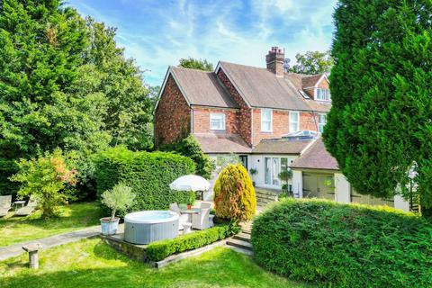 4 bedroom semi-detached house for sale, No Onward Chain In Bodiam