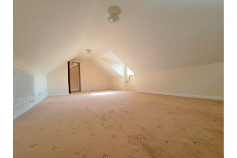 4 bedroom detached bungalow for sale, Holm Oak Gardens, Broadstairs CT10