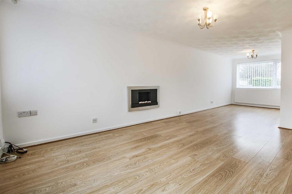 Lower Wortley Road, Wortley, Leeds 3 bed townhouse to rent £995 pcm (£230 pw)