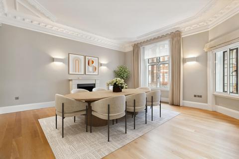 3 bedroom flat to rent, Wellesley House, Sloane Square, Chelsea, London, SW1W