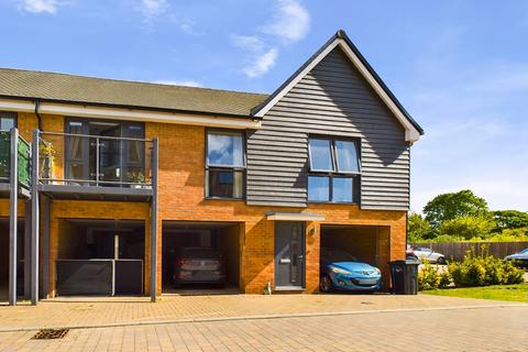 2 bedroom coach house for sale, Churchill Way, Bordon, Hampshire, GU35