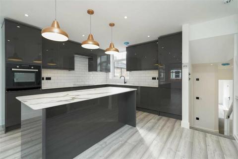 Flat B, 73 Pine Road, London, NW2 6SB