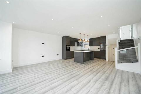Flat B, 73 Pine Road, London, NW2 6SB