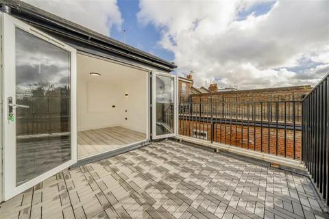 Flat B, 73 Pine Road, London, NW2 6SB