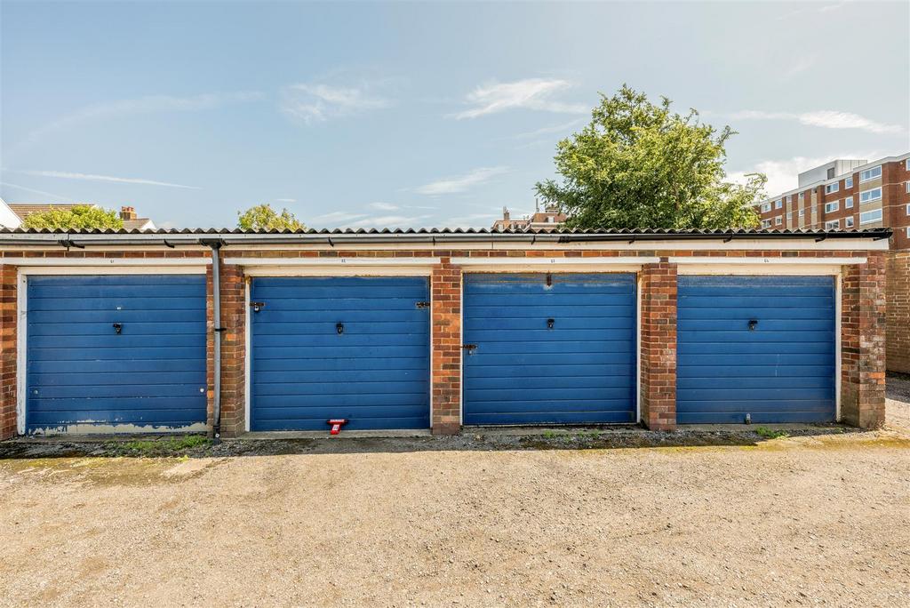 Rutland Court Garages 12.jpg