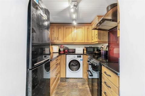 10 Spencers Road, Horsham, RH12 2JG