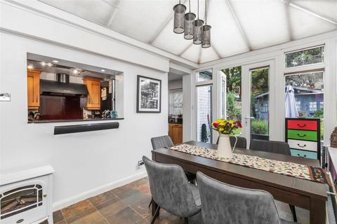 10 Spencers Road, Horsham, RH12 2JG