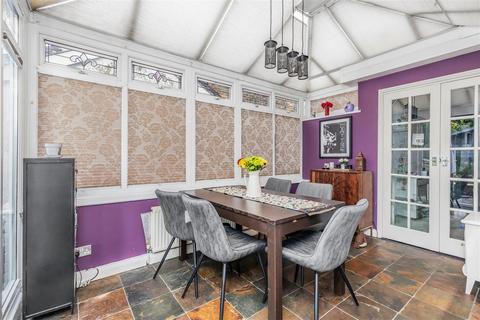 10 Spencers Road, Horsham, RH12 2JG