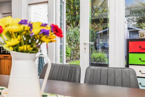 10 Spencers Road, Horsham, RH12 2JG