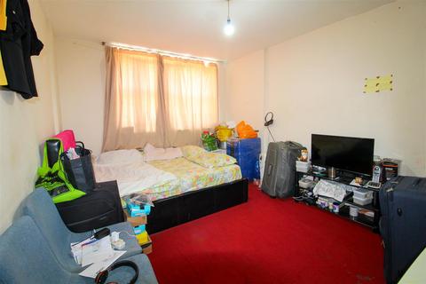 2 bedroom flat for sale, Homerton High Street, London