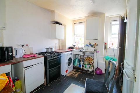 2 bedroom flat for sale, Homerton High Street, London