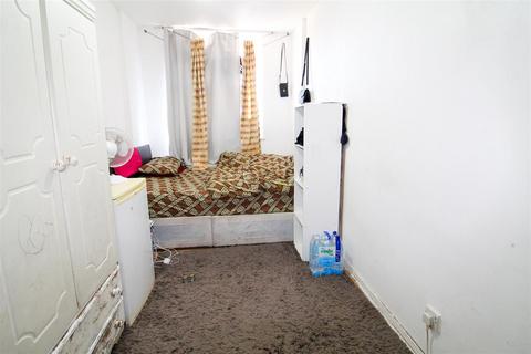 2 bedroom flat for sale, Homerton High Street, London