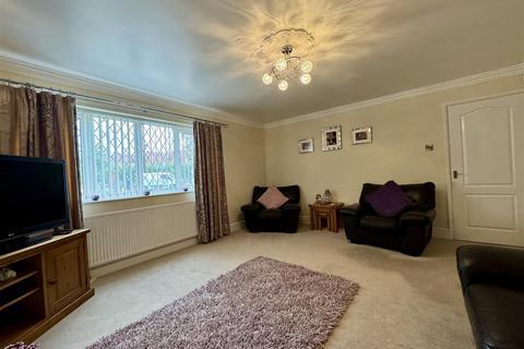 5 bedroom detached house for sale, Carr Green Lane, Staincross, Mapplewell S75 6DY