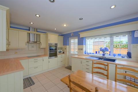 2 bedroom detached bungalow for sale, Sutton Road, Sutton Farm, Shrewsbury