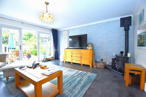 3 bedroom semi-detached house for sale, Clifton Road, Rochford