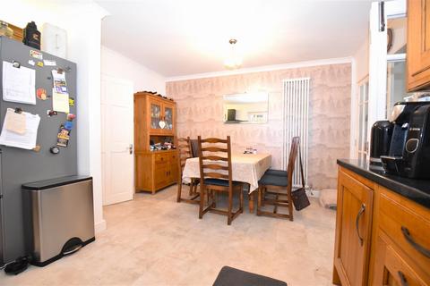 91 Clifton Road, Rochford, SS4 3HH